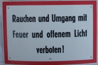 Altes Hinweisschild "Rauchen und Umgang mit Feuer", DDR