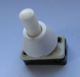 Einbau- Druckschalter für Nachttischlampen etc., 21212.3, DDR, unbenutzt