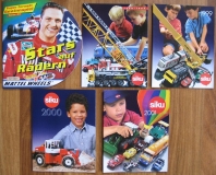 5 Kataloge SIKU, Mattel, Hot Wheels, Matchbox, Michael und Ralf Schumacher