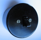 Ausschalter 2-polig, Kippschalter, Bakelit, schwarz, rund, AP, #333