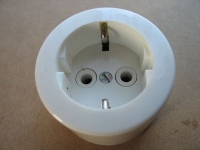 Preview: Antike Steckdose zur Aufputz Installation.