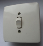 Wechselschalter, Lichtschalter 60-er Jahre, Bakelit, eckig, hell, UP, #316