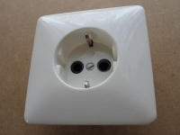 Steckdose mit Schutzkontakt, DDR, eckig, hell, unbenutzt, #257