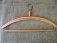 Erich Möckel Ronneburg, Waschen- Plätten- Chem. Reinig.- Färben, Kleiderbügel