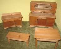 Schrank, Tisch, Küchenmöbel für die Puppenstube, DDR 60-er Jahre