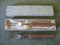 2 Fleischgabeln mit Holzgriff, DDR, 195 mm