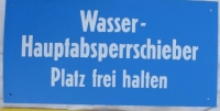 Altes Hinweisschild "Wasser Hauptabsperrschieber", DDR
