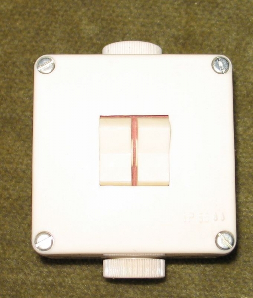 Aufbau-Wippen-Serienschalter, hell, IP55, eckig, DDR, unbenutzt