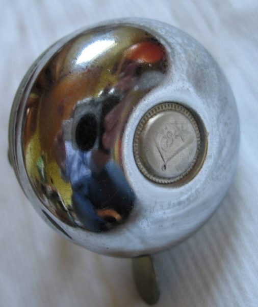 Schöne alte Fahrradklingel, LARK ?