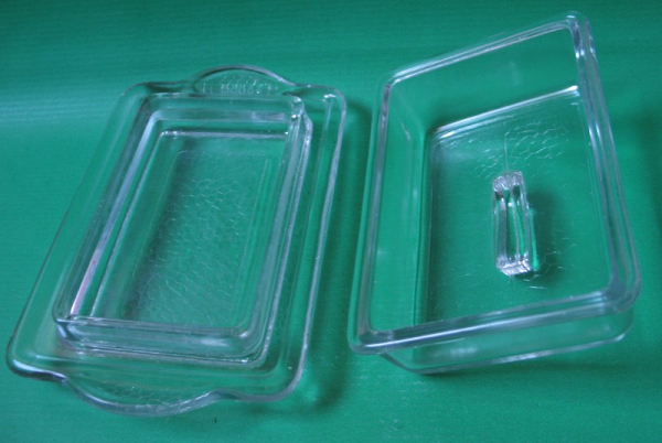 Butterglocke, Butterdose aus Glas, Pressglas