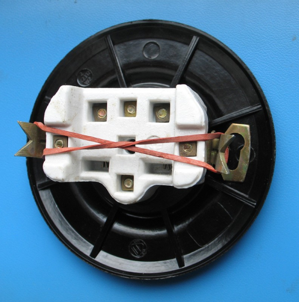 Steckdose Bakelit, rund, schwarz, DDR, unbenutzt, #30