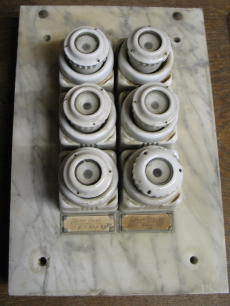 Marmorplatte mit Sicherungen, schätze um 1920