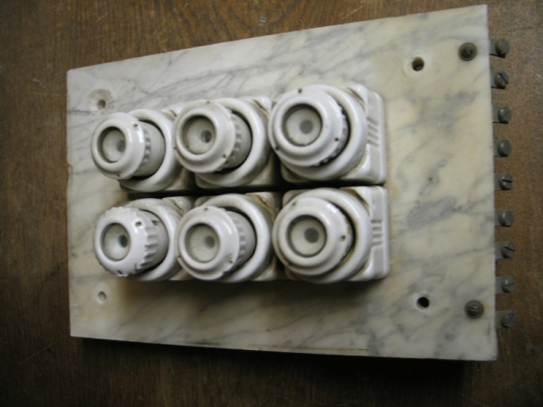 Marmorplatte mit Sicherungen, schätze um 1920