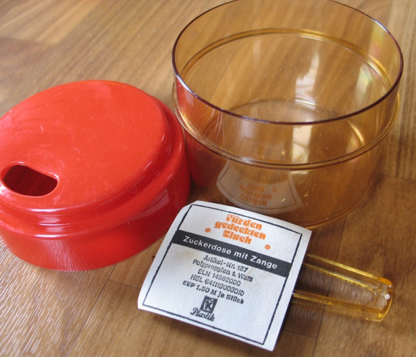 Zuckerdose mit Zange, Plastik, DDR- Design, unbenutzt