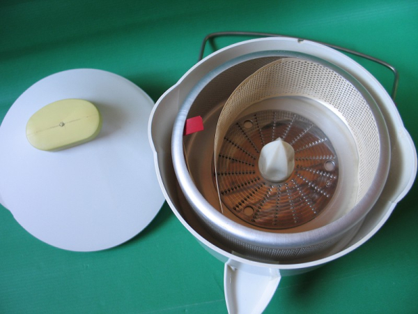 Fruchtsaftzentrifuge, DDR Küchenmaschine Komet KM8, KM 8