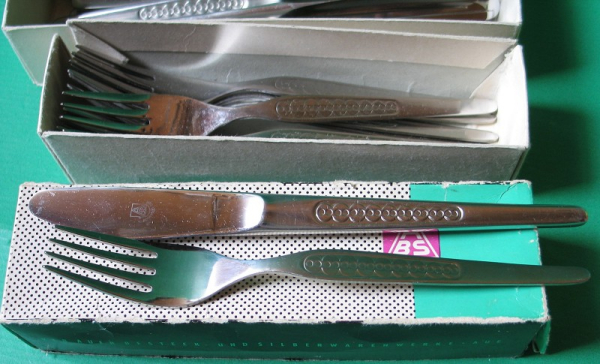 Besteck DDR, 24 Teile, Gabeln, Messer, VEB Auer Besteck- und Silberwarenwerke Aue, unbenutzt