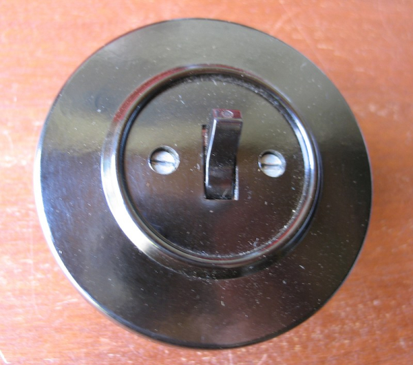 Ausschalter, Lichtschalter Bakelit, rund, schwarz, UP, unbenutzt, #232*