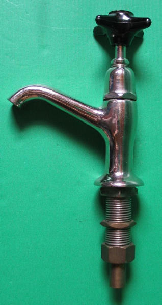 Alter Wasserhahn, Messing vernickelt, mit Handrad aus Bakelit, #22