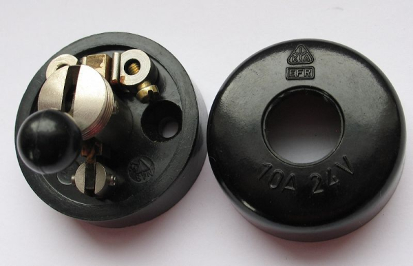 Kippschalter TÜS, IKA EFR, 10 A 24 V, IFA, DDR, Garant, Pionier, Brockenhexe, #22