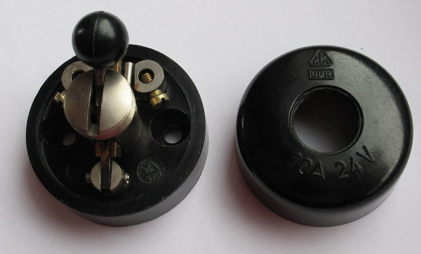 Fahrzeugelektrik Ruhla, Bakelit