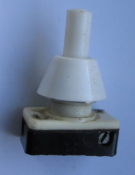 Einbau- Druckschalter für Nachttischlampen etc., 21212.3, DDR, unbenutzt, #23