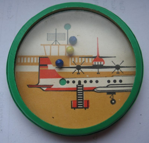 Geduldsspiel DDR, Flugzeug, Flughafen, Kugelspiel