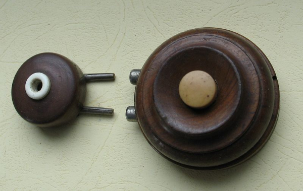 Klingelknopf, Klingeltaster aus Holz, um 1920, #24