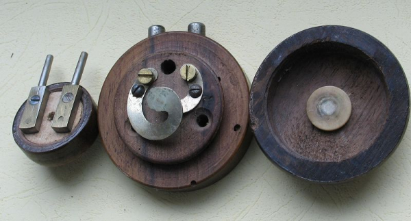 Klingelknopf, Klingeltaster aus Holz, um 1920, #24