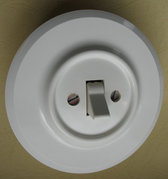 Lichtschalter, Kippschalter, Bakelit, hell, rund