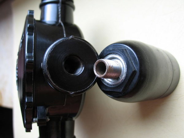 Pendeldose, Pendelabzweigdose, Leuchtendose, Bakelit, FERA, DDR, unbenutzt