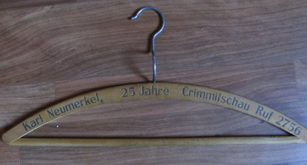 Karl Neumerkel, 25 Jahre Maßgeschäft, Crimmitschau, Kleiderbügel