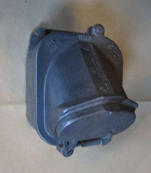 Kragensteckdose 3-polig, 25 Ampere, VEB Elektroschaltgeräte Grimma, DDR, unbenutzt