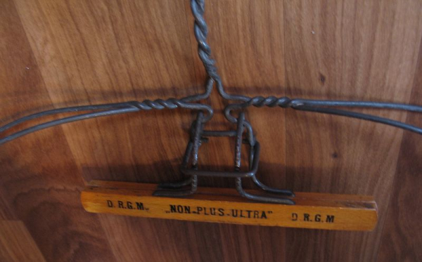 Kleiderbügel D.R.G.M. Non-Plus-Ultra, um 1930