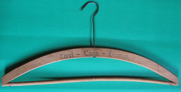 Landrock, Kleiderbügel