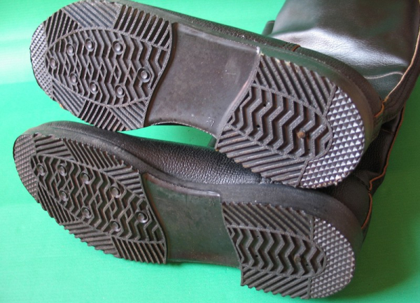 Lederstiefel aus der DDR, Größe 29, entspricht der 43, ungetragen
