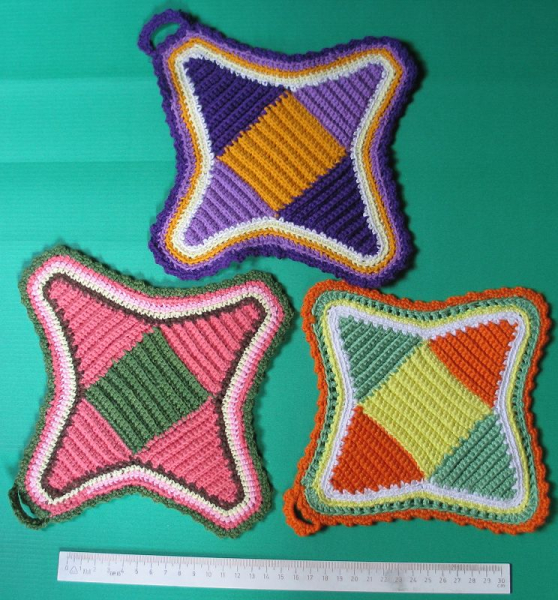 3 gehäkelte Topflappen, aus DDR- Zeiten