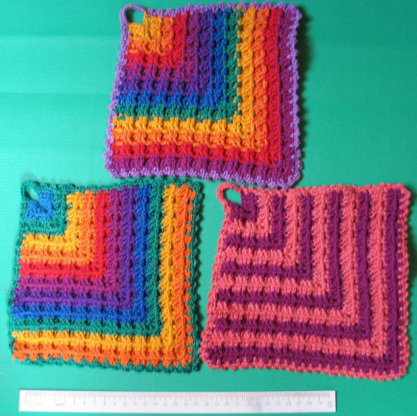 3 gehäkelte Topflappen, aus DDR- Zeiten