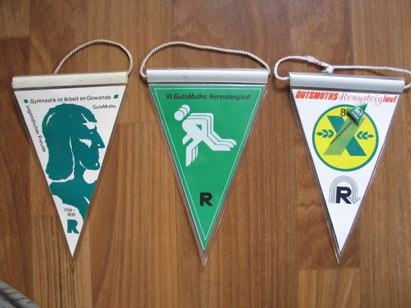 Guthsmuths Rennsteiglauf 1977, 1978, Städtelauf Jena- Gera 1982, 3 Wimpel