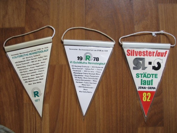 Guthsmuths Rennsteiglauf 1977, 1978, Städtelauf Jena- Gera 1982, 3 Wimpel
