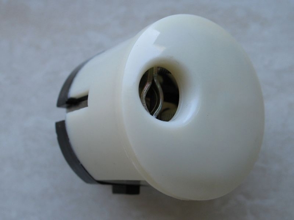 Schukostecker, Kupplungsstecker mit Schutzkontakt, hell/ schwarz, DDR, unbenutzt, #11