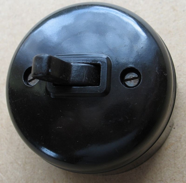 Ausschalter, Bakelit, rund, AP, dunkel, #116*