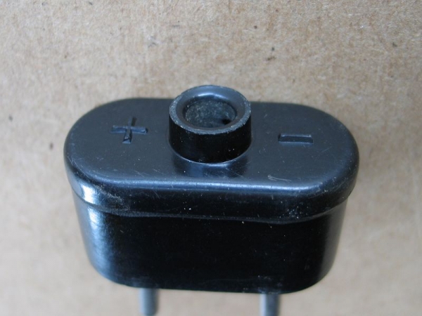 Stecker Plus/ Minus, Bakelit, für Radio, 30-er Jahre
