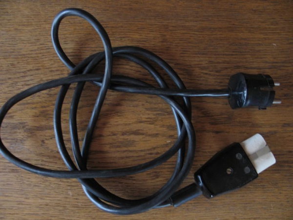 Anschlußkabel mit Heißgerätestecker, 2 Meter, DDR