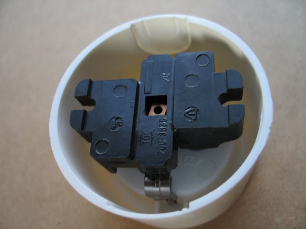 Steckdose Aufputz, hell,  rund,  Schuko, DDR, unbenutzt, #40s