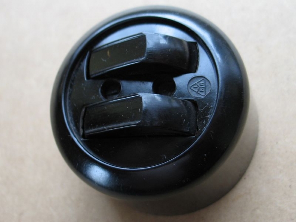 Serienschalter Bakelit, schwarz, rund, Aufputz,  IKA, unbenutzt,  #135*