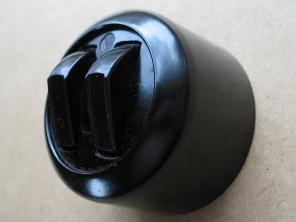 Serienschalter Bakelit, schwarz, rund, Aufputz,  IKA, unbenutzt,  #135*