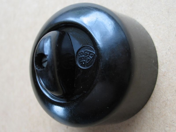 Lichtschalter aus Bakelit