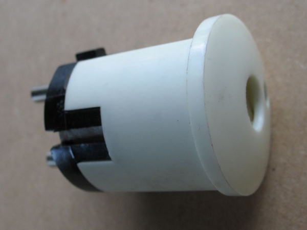 Stecker, Schukostecker, hell, DDR, unbenutzt, #8