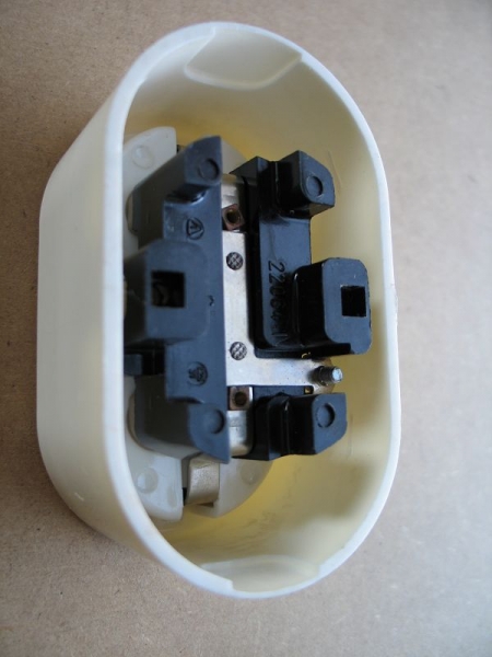 Steckdose, Doppelsteckdose Aufputz, hell, Schuko, DDR, unbenutzt