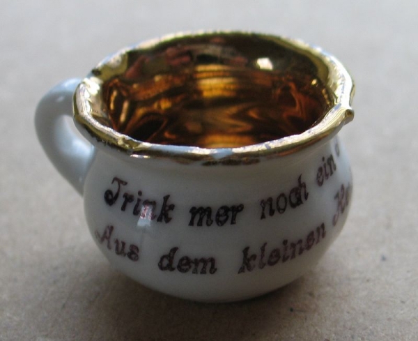 Tasse für Puppenstube, Trink mer noch ein Tröpfchen, um 1920